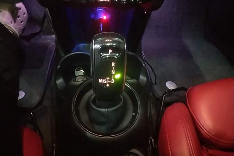 Used MINI 2018 1.5T COOPER Classic Edition Five-Door Version Gear Lever