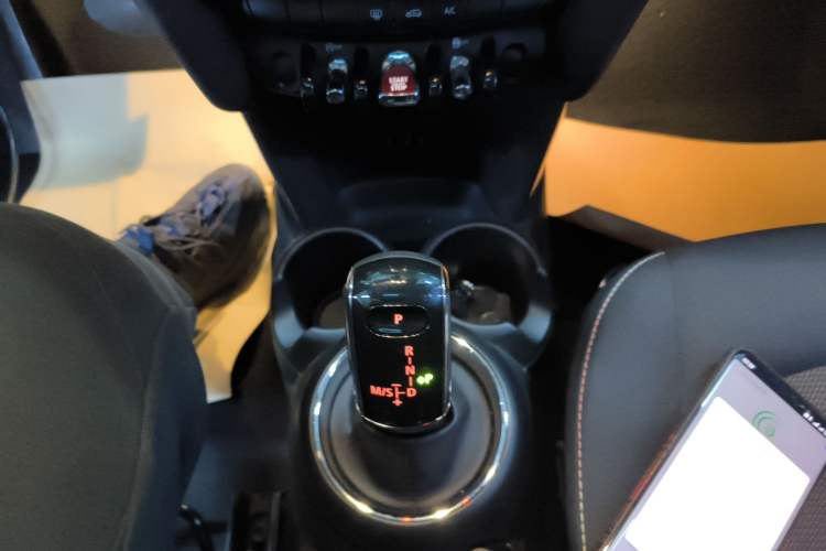 Used MINI 2018 1.5T ONE PLUS Gear Lever
