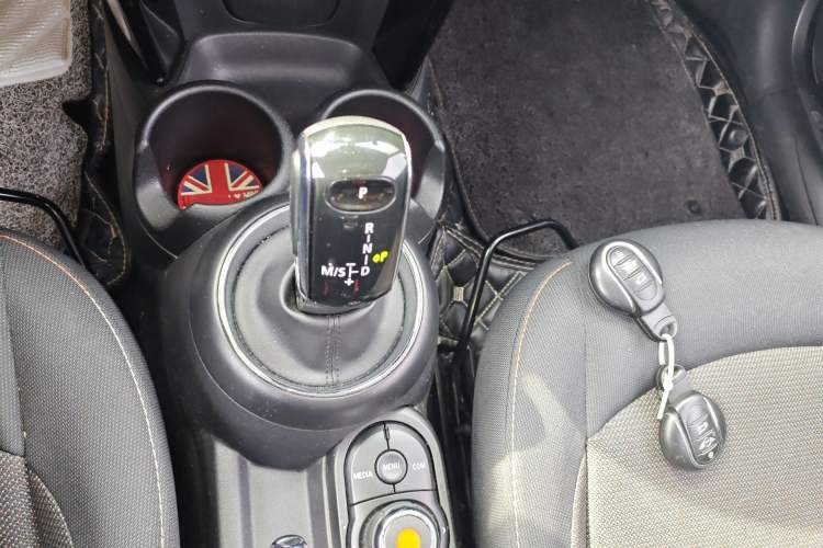 Used MINI 2018 1.5T ONE PLUS Gear Lever