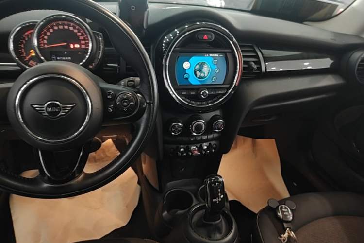 Used MINI 2018 1.5T ONE PLUS Gear Lever
