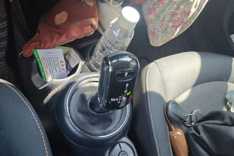 Used MINI 2018 1.5T ONE PLUS Five-Door Edition Gear Lever