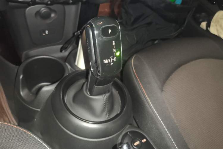 Used MINI 2018 1.5T ONE PLUS Five-Door Edition Gear Lever