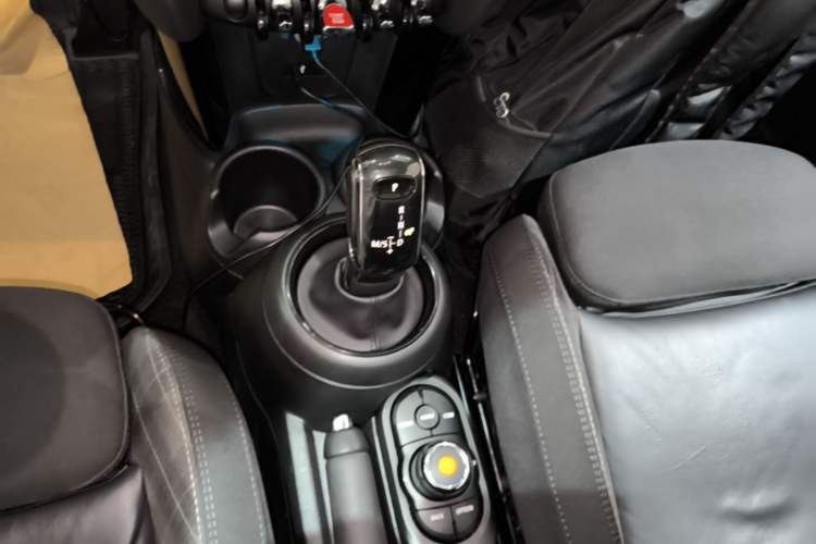Used MINI 2018 1.5T COOPER Classic Edition Gear Lever