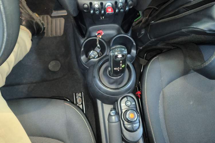 Used MINI 2018 1.5T ONE PLUS Gear Lever