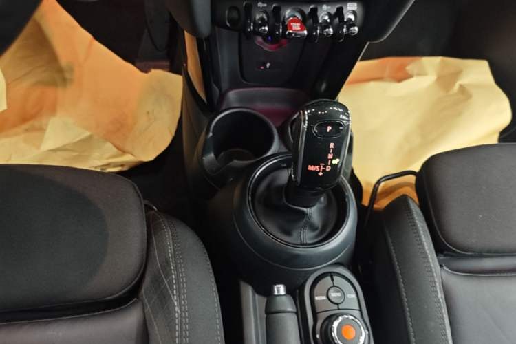 Used MINI 2018 1.5T COOPER Classic Edition Gear Lever