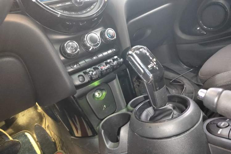 Used MINI 2018 1.5T COOPER Classic Edition Gear Lever