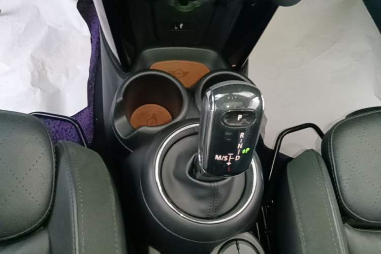Used MINI 2018 1.5T COOPER Artist Gear Lever