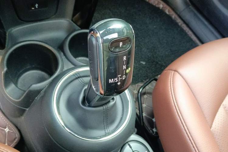 Used MINI 2018 1.5T ONE PLUS Five-Door Edition Gear Lever