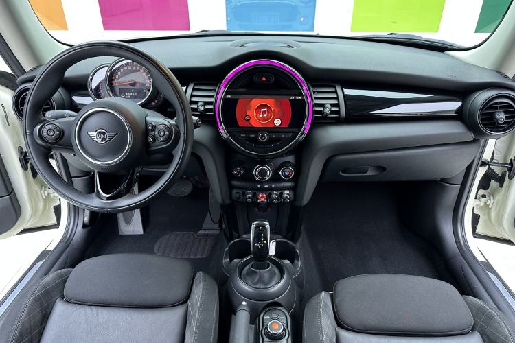 Used MINI 2018 1.5T COOPER Classic Edition Interior 1