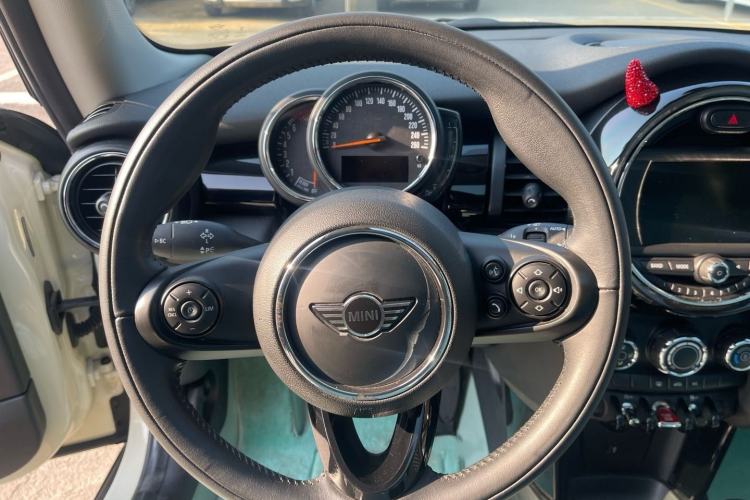 Used MINI 2018 1.5T ONE PLUS Interior 1