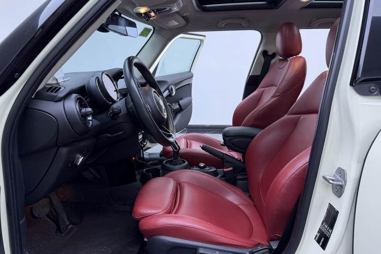 Used MINI 2018 1.5T COOPER Classic Edition Five-Door Version Interior 1