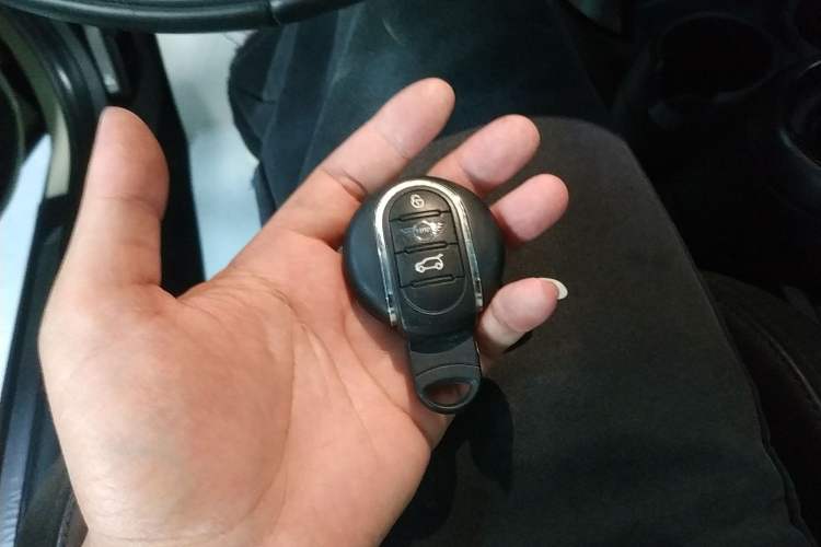 Used MINI 2018 1.5T COOPER Artist Interior 1