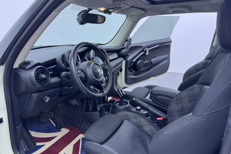 Used MINI 2018 1.5T COOPER Classic Edition Interior 1