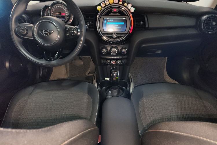Used MINI 2018 1.5T ONE Five-Door Edition Interior 2