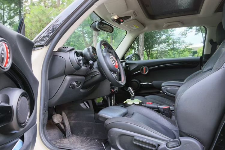Used MINI 2018 2.0T COOPER S Classic Edition Interior 2