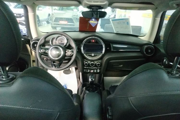 Used MINI 2018 1.5T COOPER Artist Interior 2