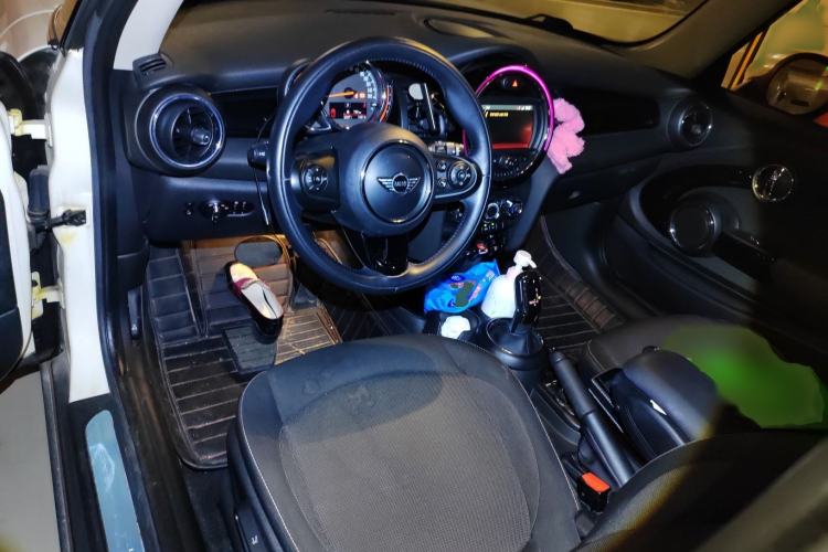Used MINI 2018 1.5T ONE PLUS Interior 2