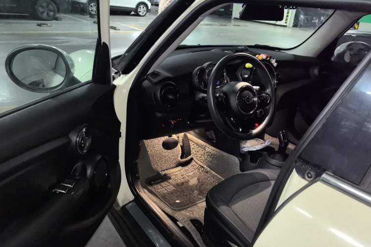 Used MINI 2018 1.5T ONE Five-Door Edition Interior 3