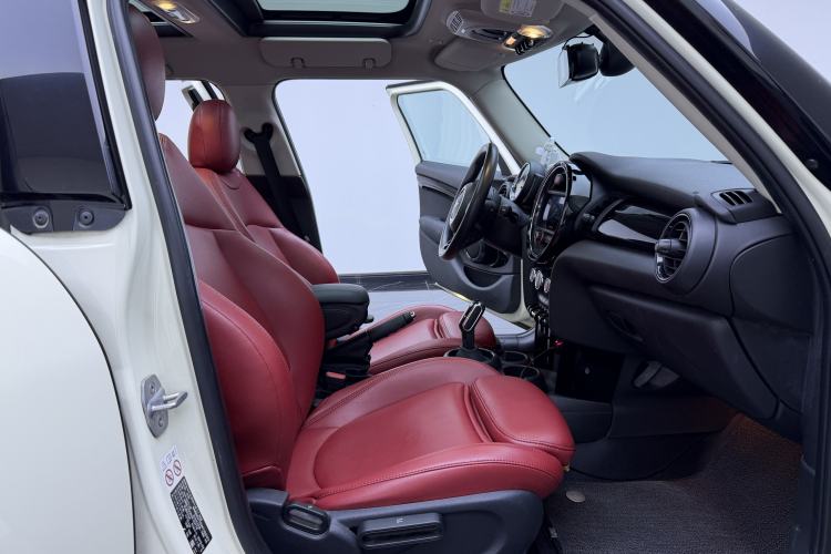 Used MINI 2018 1.5T COOPER Classic Edition Five-Door Version Interior 3