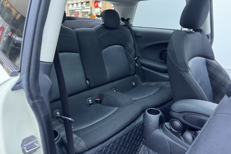 Used MINI 2018 1.5T COOPER Classic Edition Interior 3