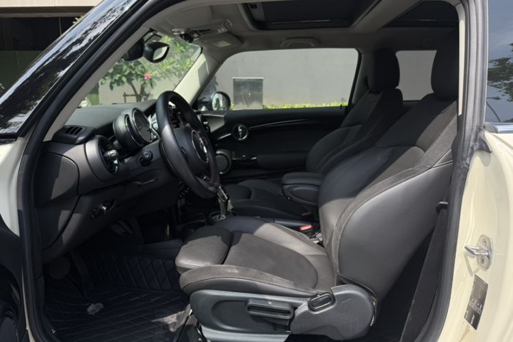 Used MINI 2018 2.0T COOPER S Classic Edition Interior 4