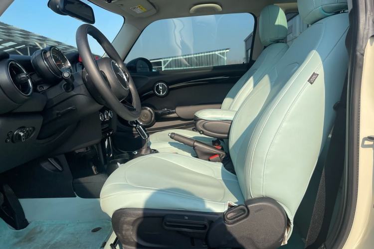 Used MINI 2018 1.5T ONE PLUS Interior 4