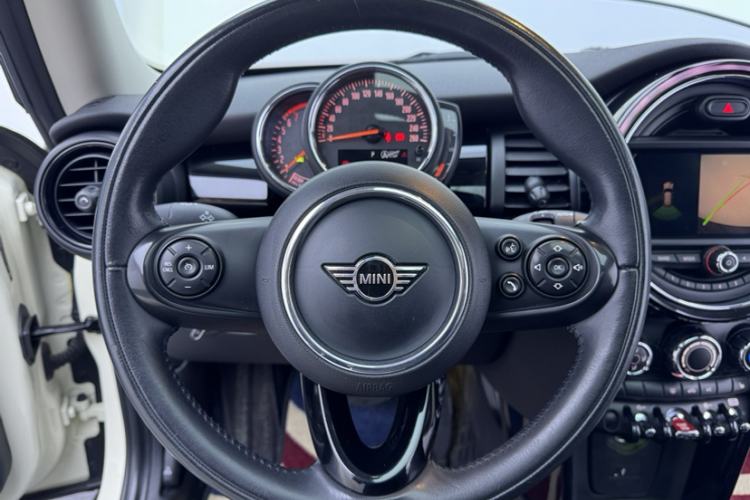 Used MINI 2018 1.5T COOPER Classic Edition Interior 5