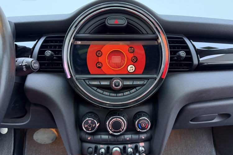 Used MINI 2018 1.5T COOPER Classic Edition Five-Door Version Interior 6
