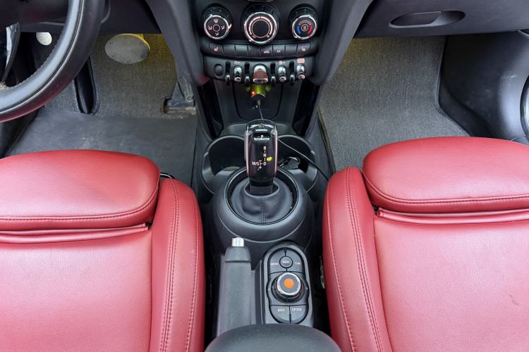 Used MINI 2018 1.5T COOPER Classic Edition Five-Door Version Interior 7