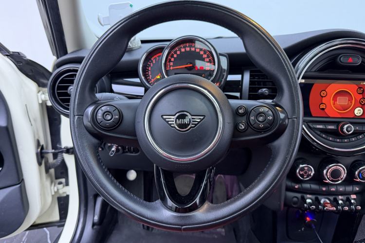 Used MINI 2018 1.5T COOPER Classic Edition Five-Door Version Interior 8