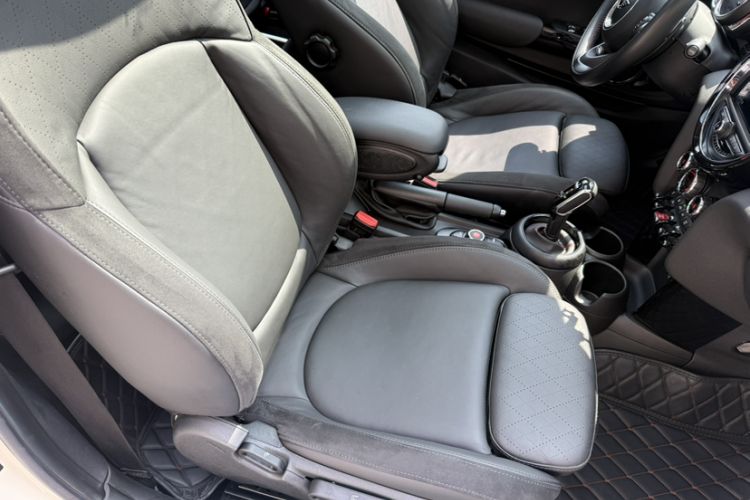 Used MINI 2018 2.0T COOPER S Classic Edition Interior 9