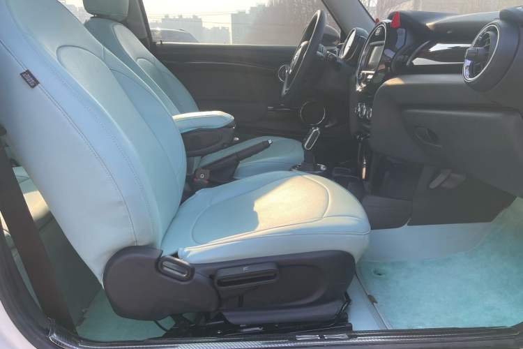 Used MINI 2018 1.5T ONE PLUS Interior 9