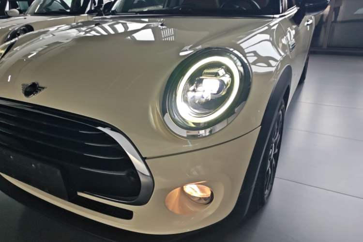 Used MINI 2018 1.5T COOPER Classic Edition Five-Door Version Left Front Headlight