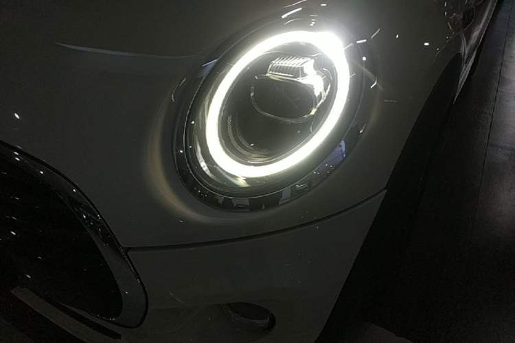 Used MINI 2018 1.5T COOPER Classic Edition Five-Door Version Left Front Headlight
