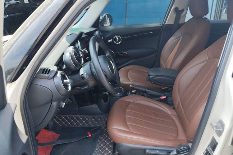 Used MINI 2018 1.5T ONE PLUS Five-Door Edition Left Front Seat