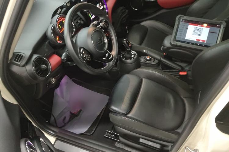 Used MINI 2018 1.5T COOPER Artist Five-Door Edition Left Front Seat