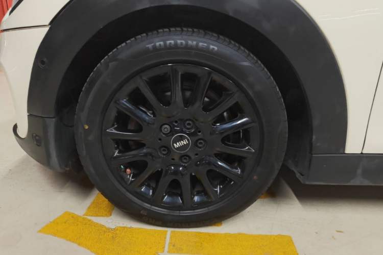 Used MINI 2018 1.5T COOPER Classic Edition Left Front Wheel Hub