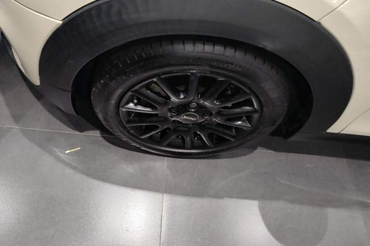 Used MINI 2018 1.5T COOPER Classic Edition Left Front Wheel Hub