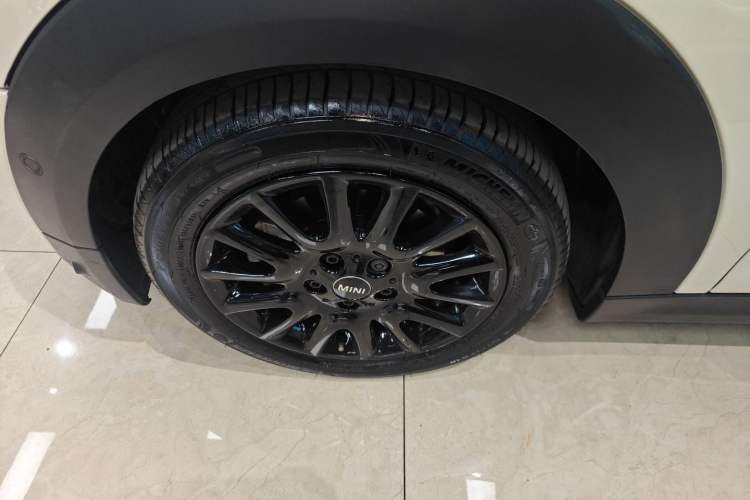 Used MINI 2018 1.5T COOPER Classic Edition Left Front Wheel Hub