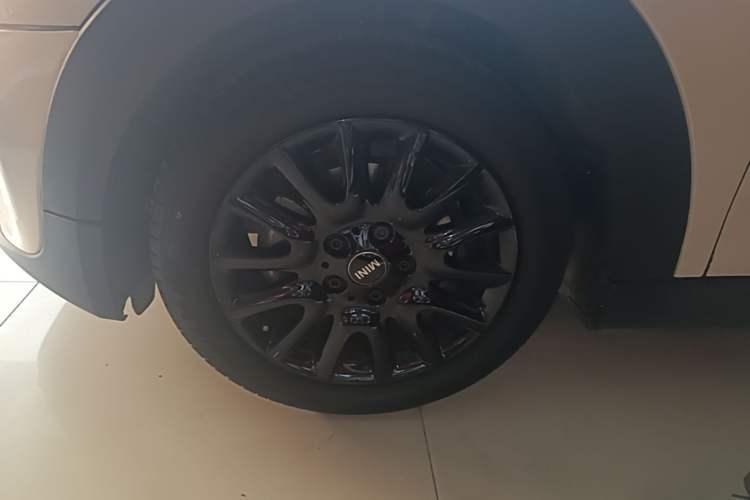 Used MINI 2018 1.5T COOPER Classic Edition Left Front Wheel Hub