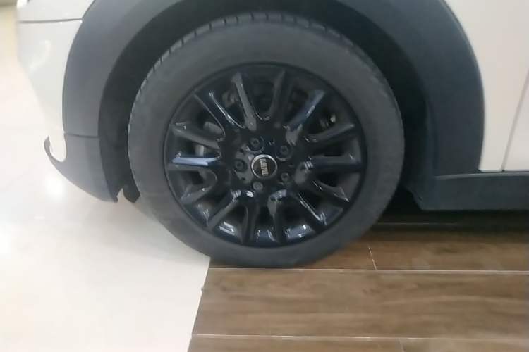 Used MINI 2018 1.5T COOPER Classic Edition Five-Door Version Left Front Wheel Hub
