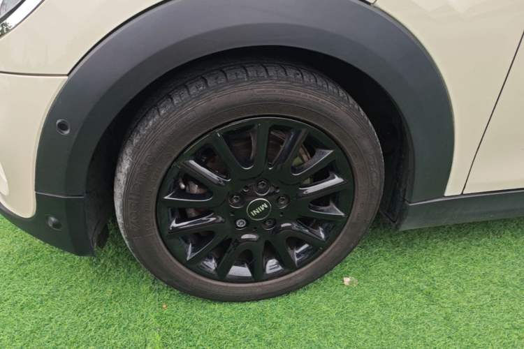 Used MINI 2018 1.5T COOPER Classic Edition Five-Door Version Left Front Wheel Hub