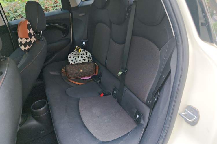 Used MINI 2018 1.5T ONE PLUS Five-Door Edition Left Rear Seat