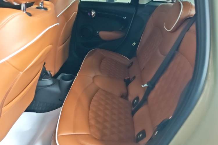 Used MINI 2018 1.5T COOPER Classic Edition Five-Door Version Left Rear Seat