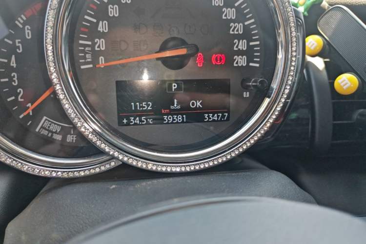 Used MINI 2018 1.5T COOPER Classic Edition Odometer Close Up