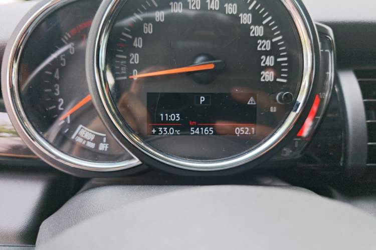 Used MINI 2018 1.5T ONE PLUS Five-Door Edition Odometer Close Up