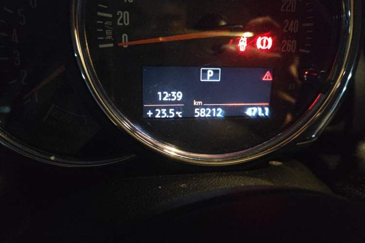 Used MINI 2018 1.5T COOPER Classic Edition Odometer Close Up