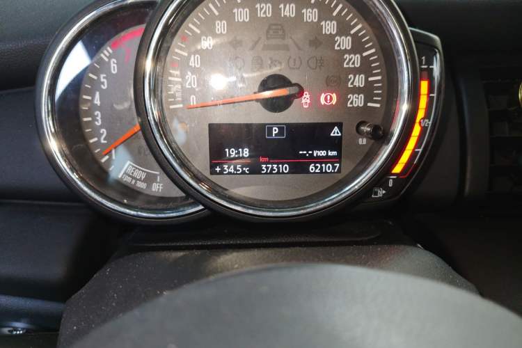 Used MINI 2018 1.5T ONE Five-Door Edition Odometer Close Up