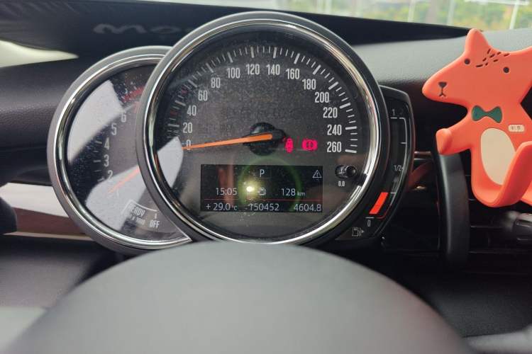 Used MINI 2018 1.5T COOPER Classic Edition Odometer Close Up