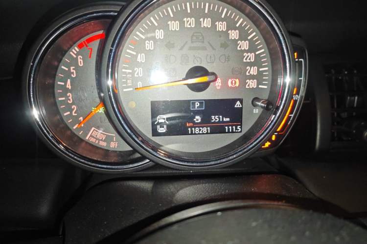 Used MINI 2018 1.5T COOPER Classic Edition Odometer Close Up